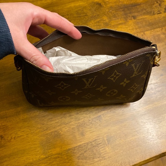 LOUIS VUITTON handbag - Picture 2 of 3